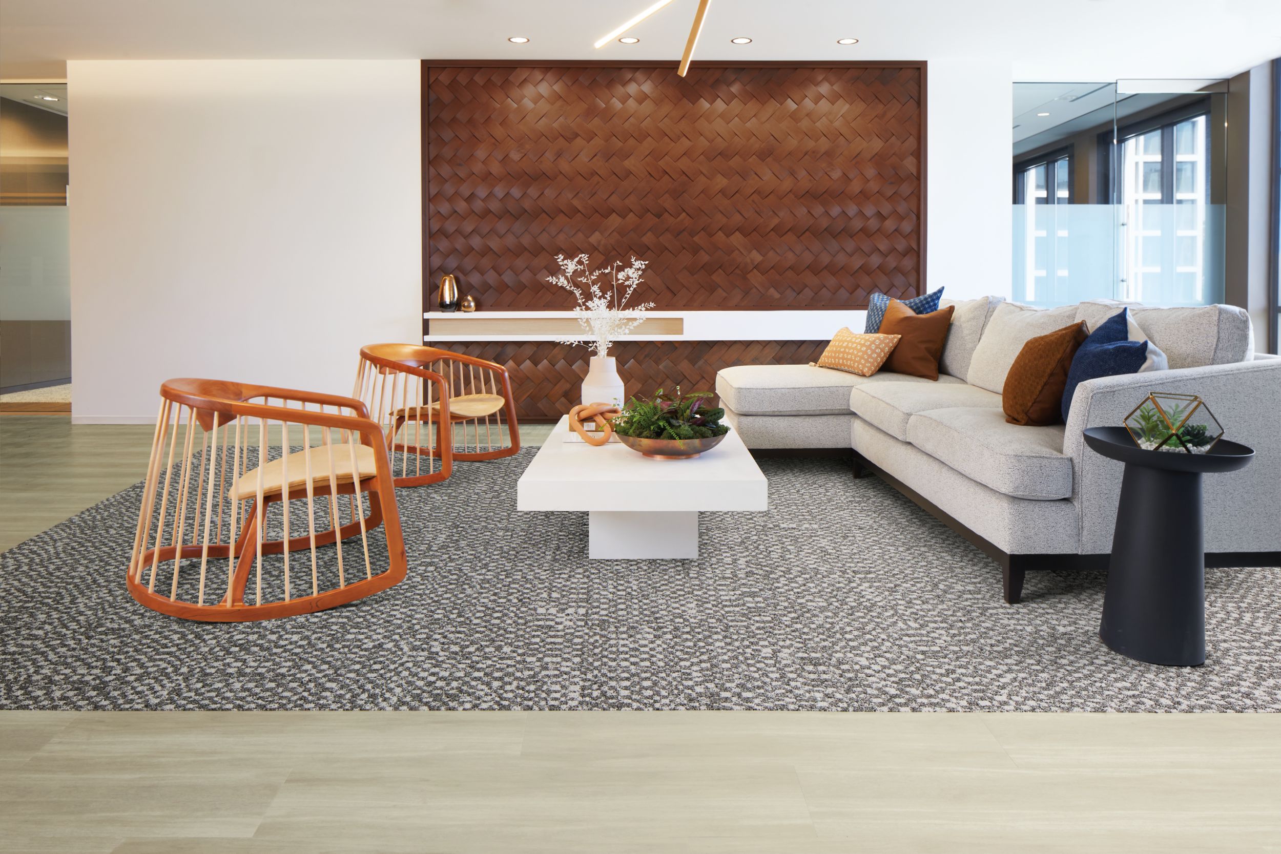 Interface Third Space 312 carpet tile in lobby in numéro d’image 1